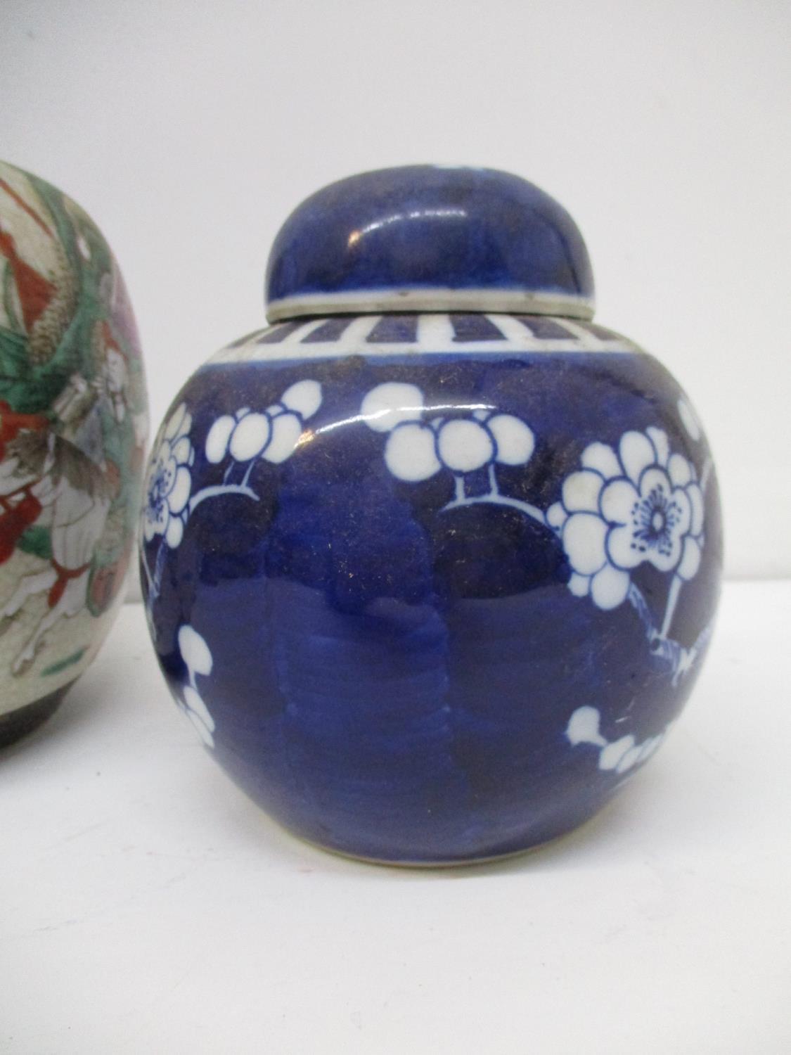 Japanese ceramics to include an Imari blue and white ginger jar decorated with figures and a crackle - Image 5 of 5