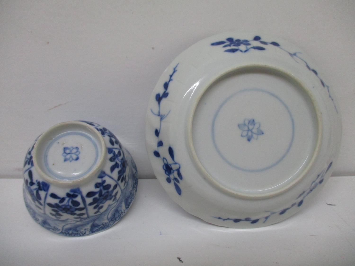 An early 18th century Kangxi blue and white cup and saucer, each with a fared wavy lip, the cup - Image 5 of 6