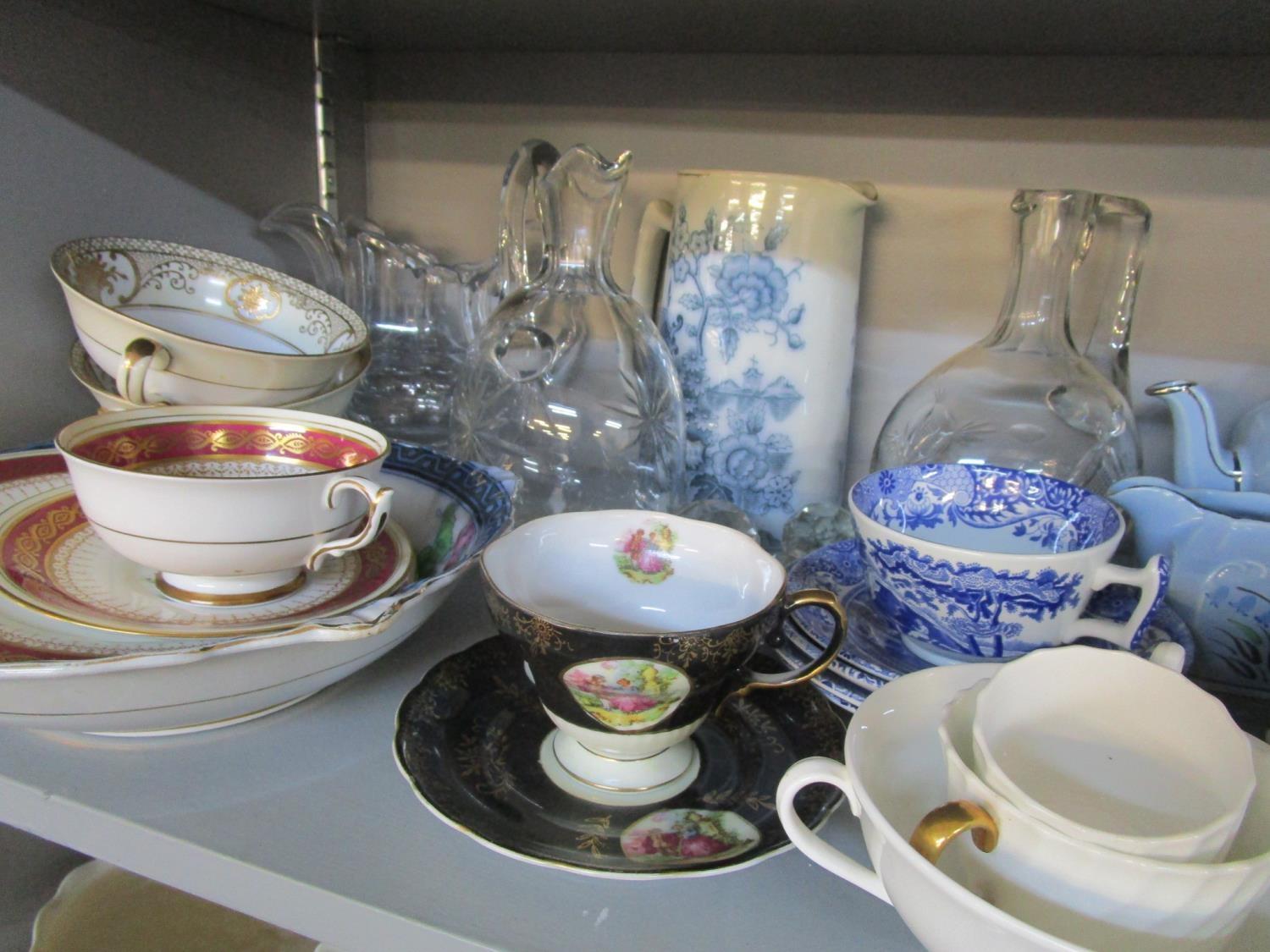 A mixed lot of ceramics and glassware to include two Spode blue and white oval stands - Image 3 of 4