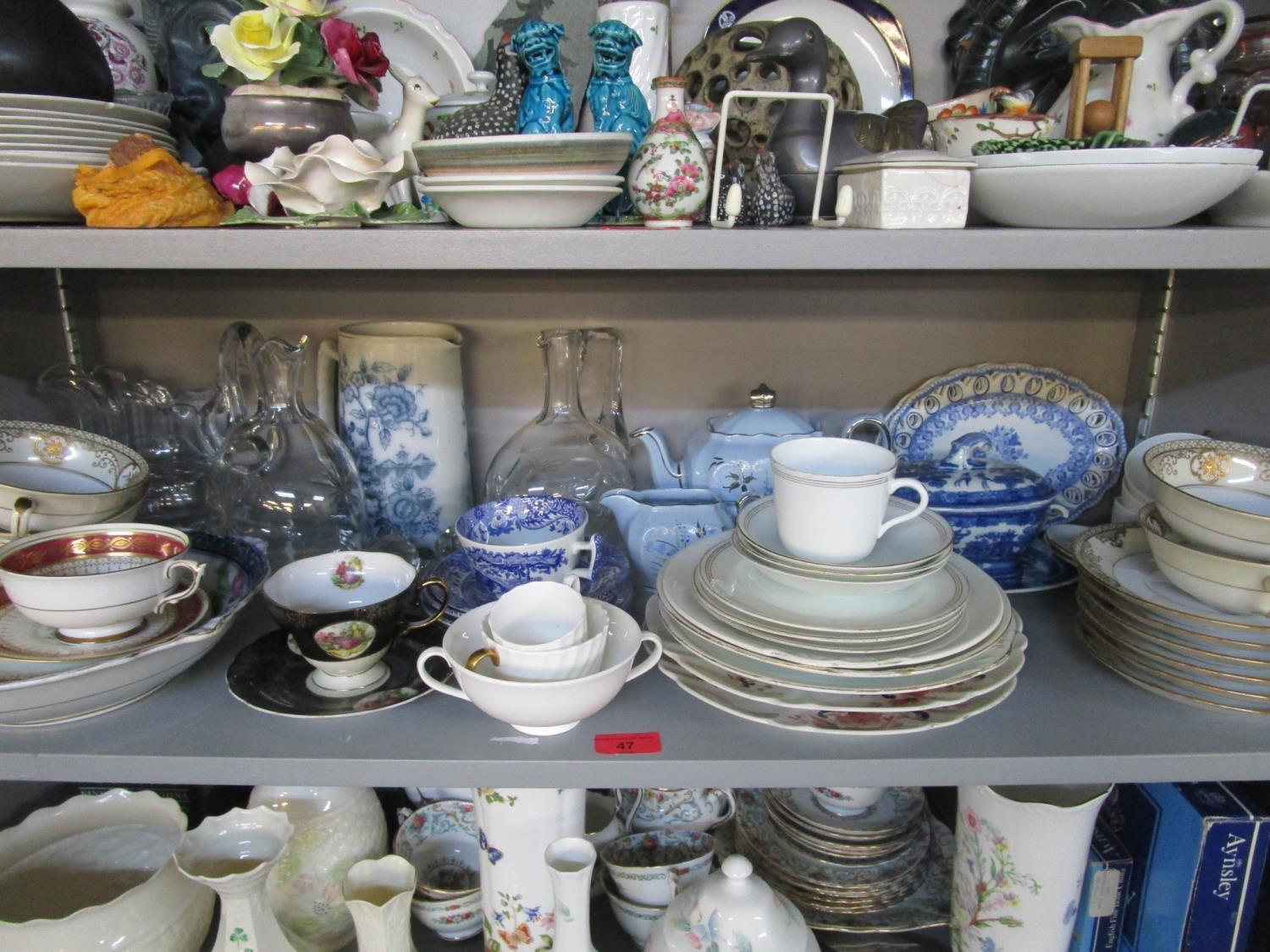 A mixed lot of ceramics and glassware to include two Spode blue and white oval stands