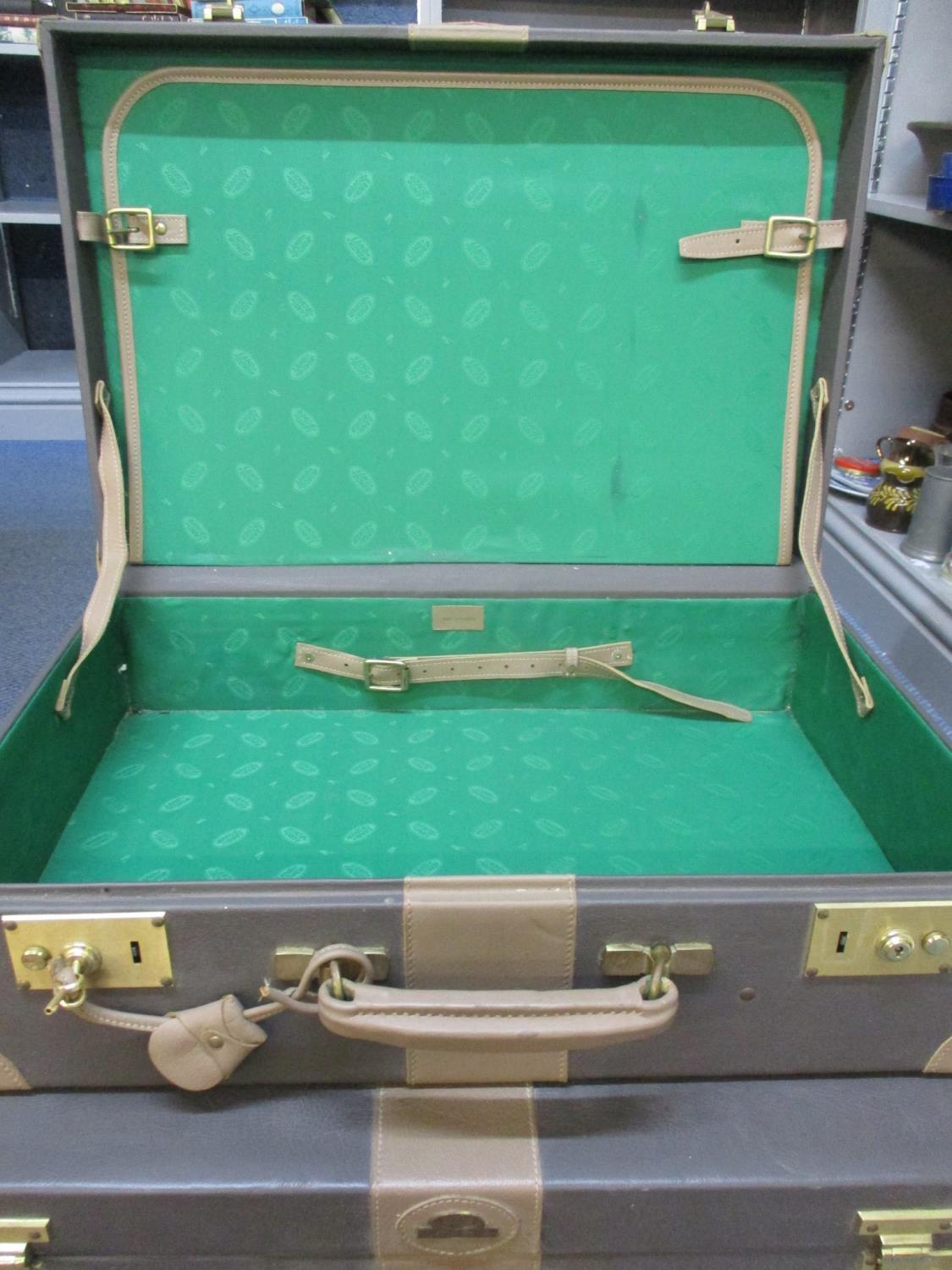 A pair of leather Range Rover suitcases - Image 2 of 2