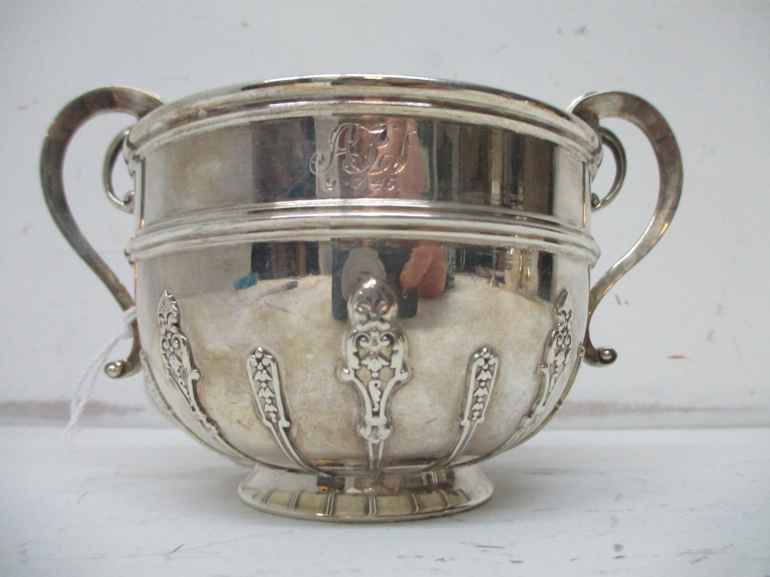 A George V silver porringer, London 1919, Holland, Aldwinckle & Slater, of typical form, having a - Image 2 of 10