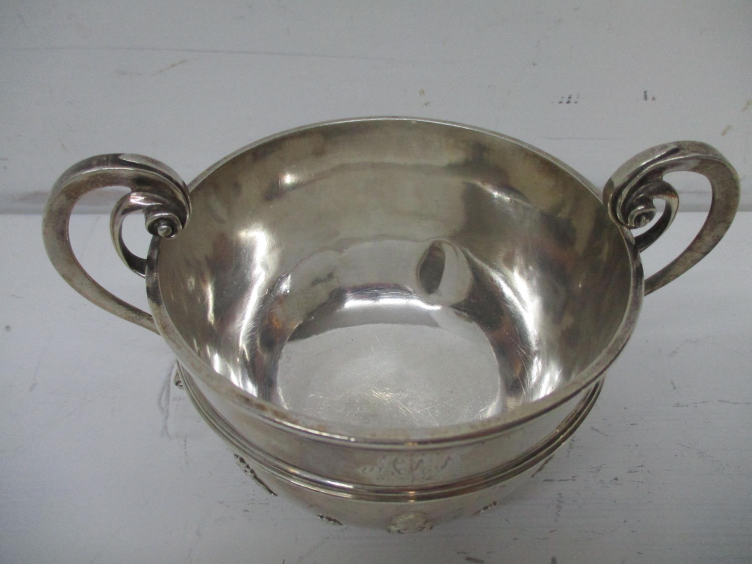 A George V silver porringer, London 1919, Holland, Aldwinckle & Slater, of typical form, having a - Image 4 of 10