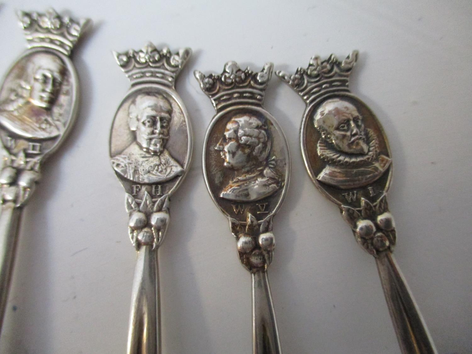 A set of twelve early 20th century Dutch white metal coffee spoons, by Gerritsen & Van Kempen, the - Image 6 of 6