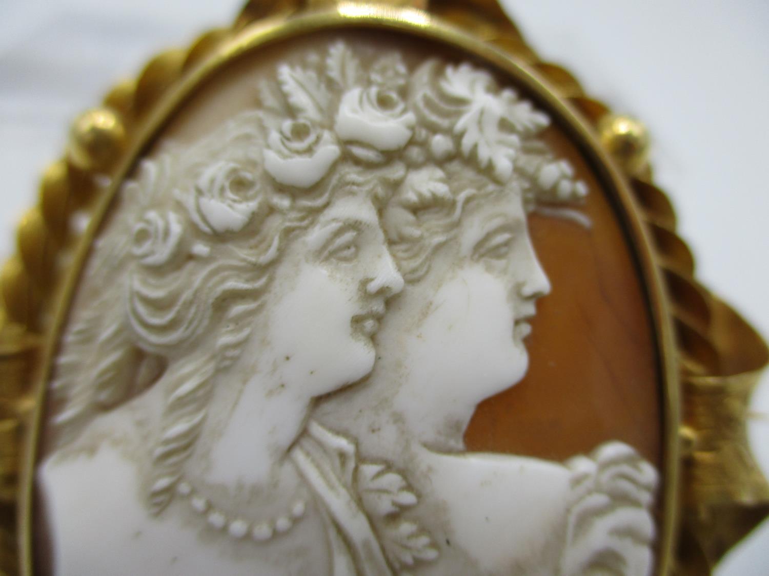 A Victorian yellow metal framed cameo brooch with oval shell cameo depicting two maidens with ornate - Image 6 of 12