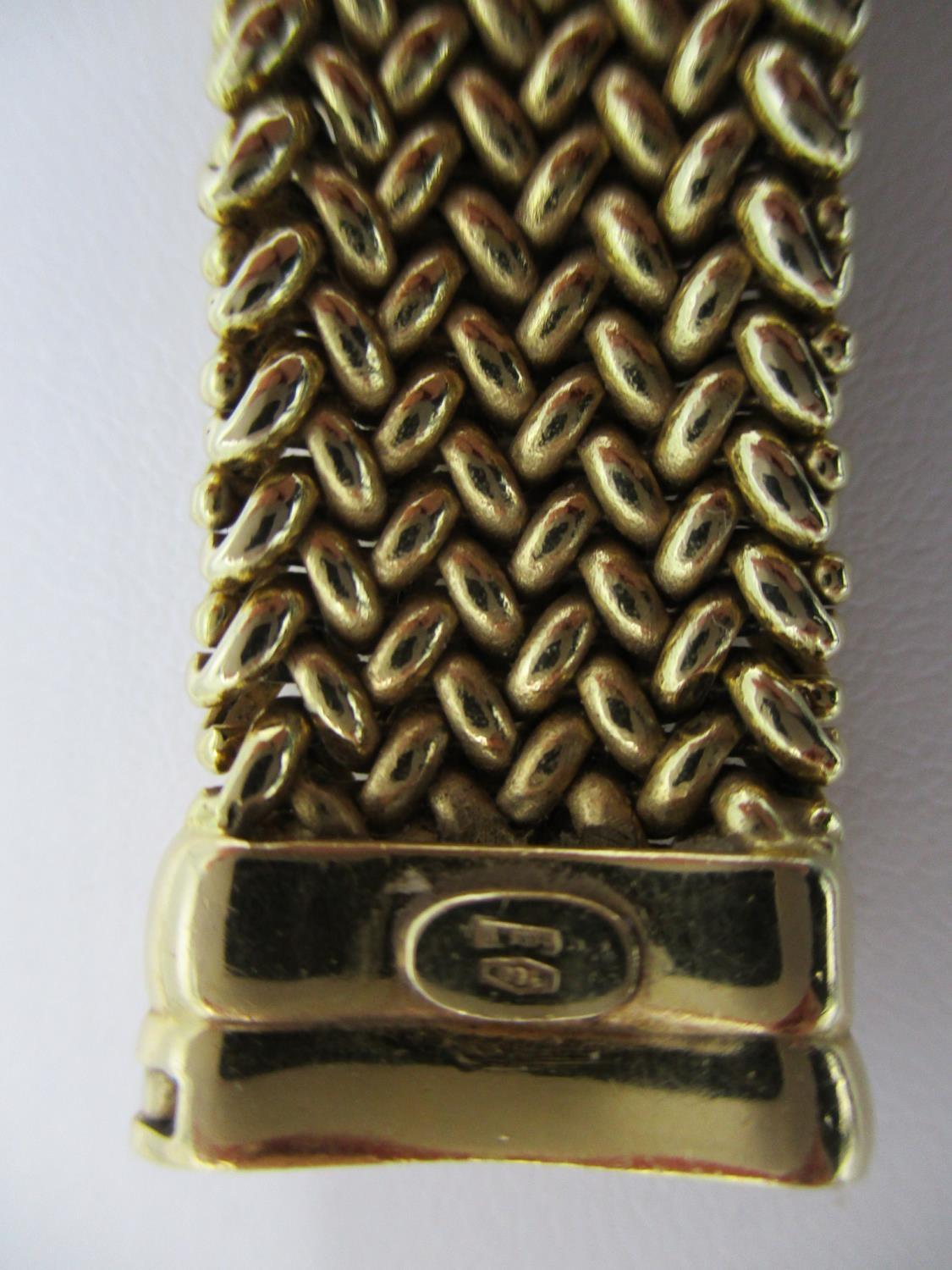 An yellow gold coloured metal ladies bracelet with mesh link, stamped 750 7 1/2" long, total - Image 5 of 8