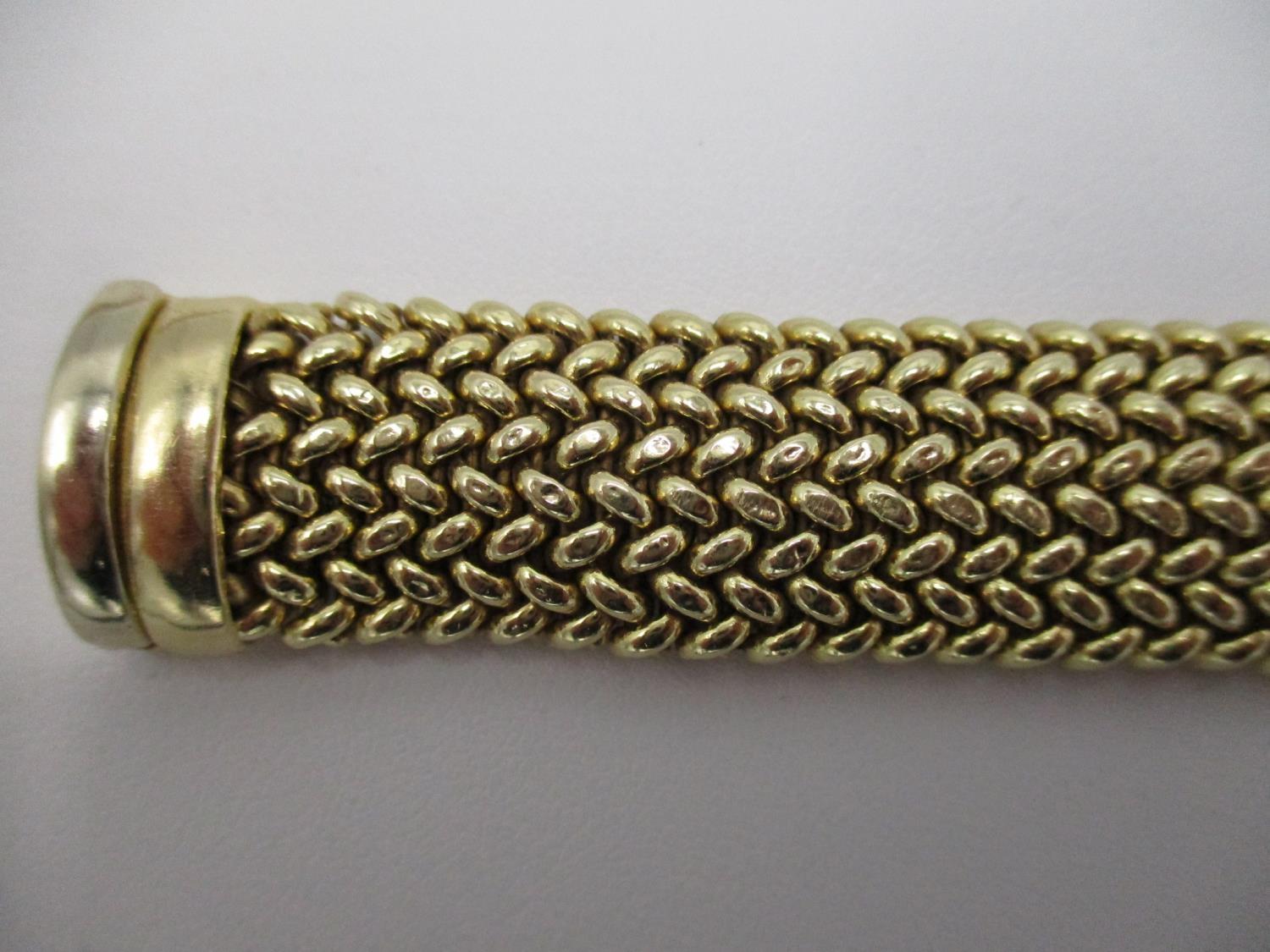 An yellow gold coloured metal ladies bracelet with mesh link, stamped 750 7 1/2" long, total - Image 3 of 8