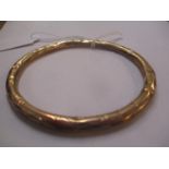 A 9ct gold bangle 11g