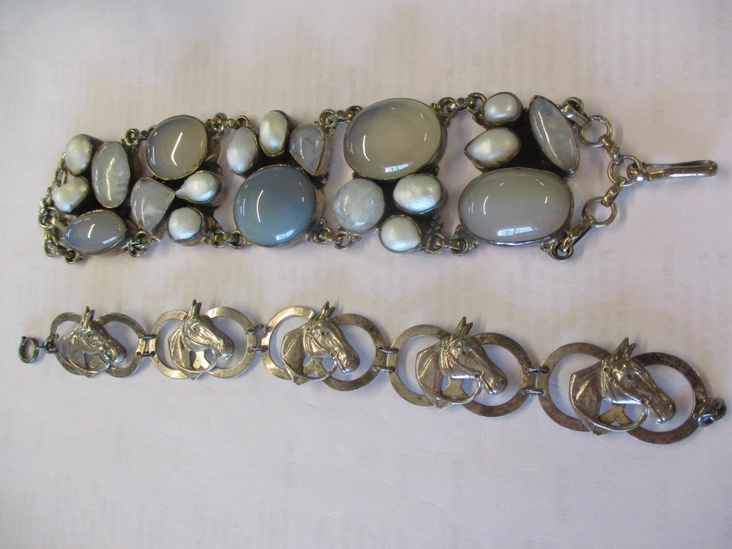 Silver jewellery, to include a hard stone bracelet. Location:Cab