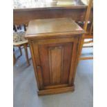 An oak bedside cabinet, 26" x 15" x 13"