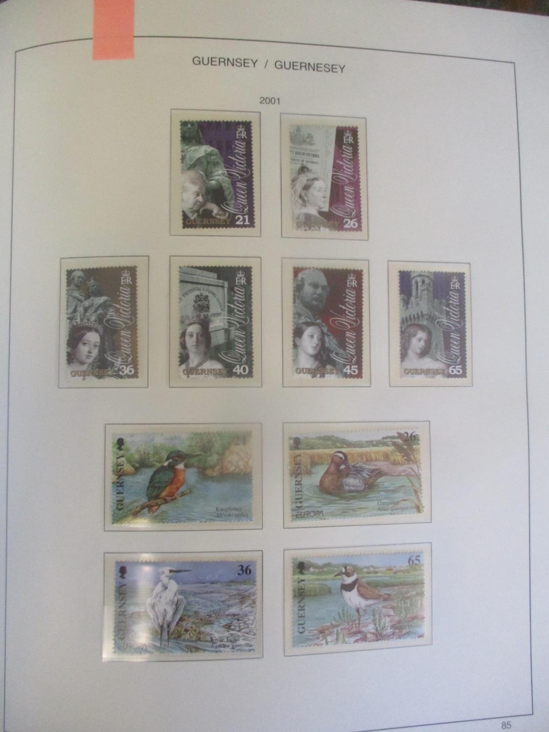 Stamps of Guernsey in Schaubek Hingeless Album 1991 - 2009, mint stamps, booklets and miniature - Image 3 of 9