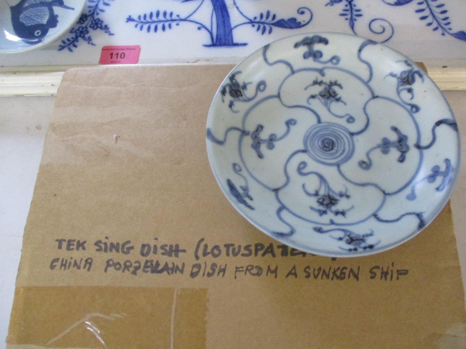 A Tek Sing Dish Lotus pattern and a Chinese vase A/F, together with an onion pattern style tray - Image 3 of 8