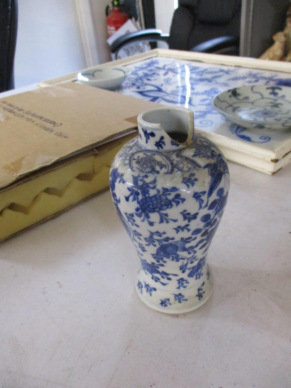 A Tek Sing Dish Lotus pattern and a Chinese vase A/F, together with an onion pattern style tray - Image 8 of 8