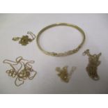 Mixed yellow metal jewellery to include a bangle and four necklaces, 8.4 grams