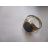 A 9ct gold gentleman's signet ring set with a black coloured plaque, total weight, 4.6g