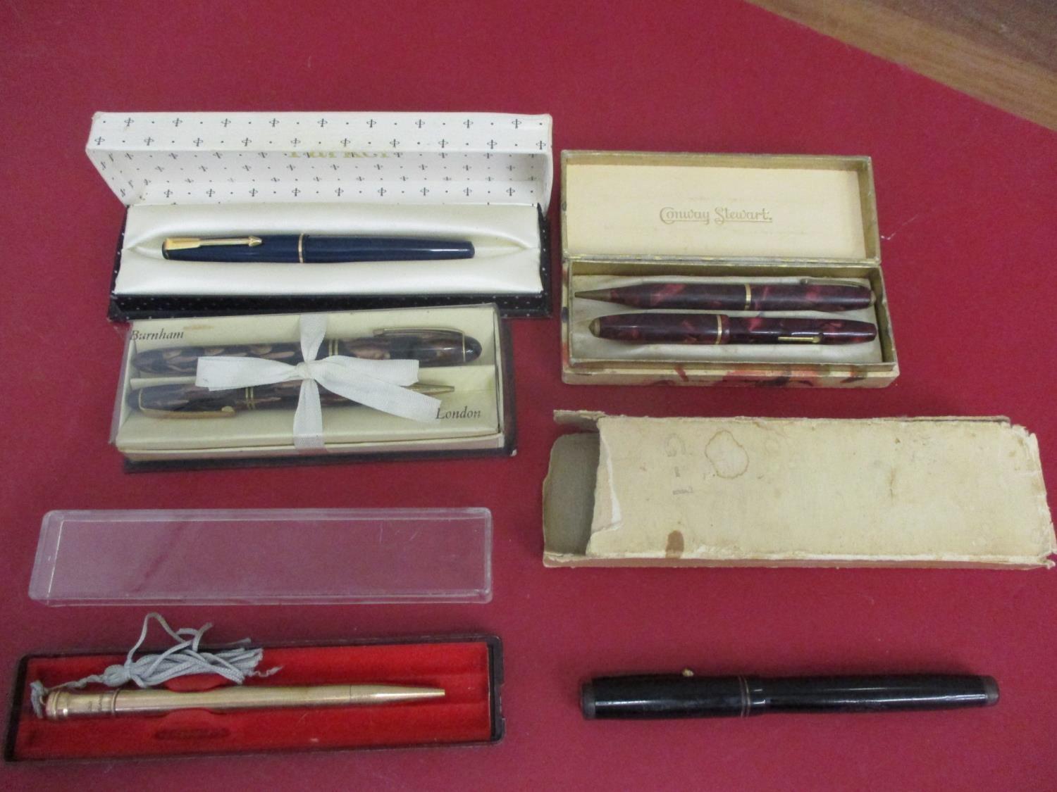 A quantity of vintage pens to include a Barnham duo pen set in original box and a Parker fountain