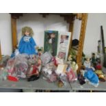 A mixed lot of collectors and souvenir dolls and clowns
