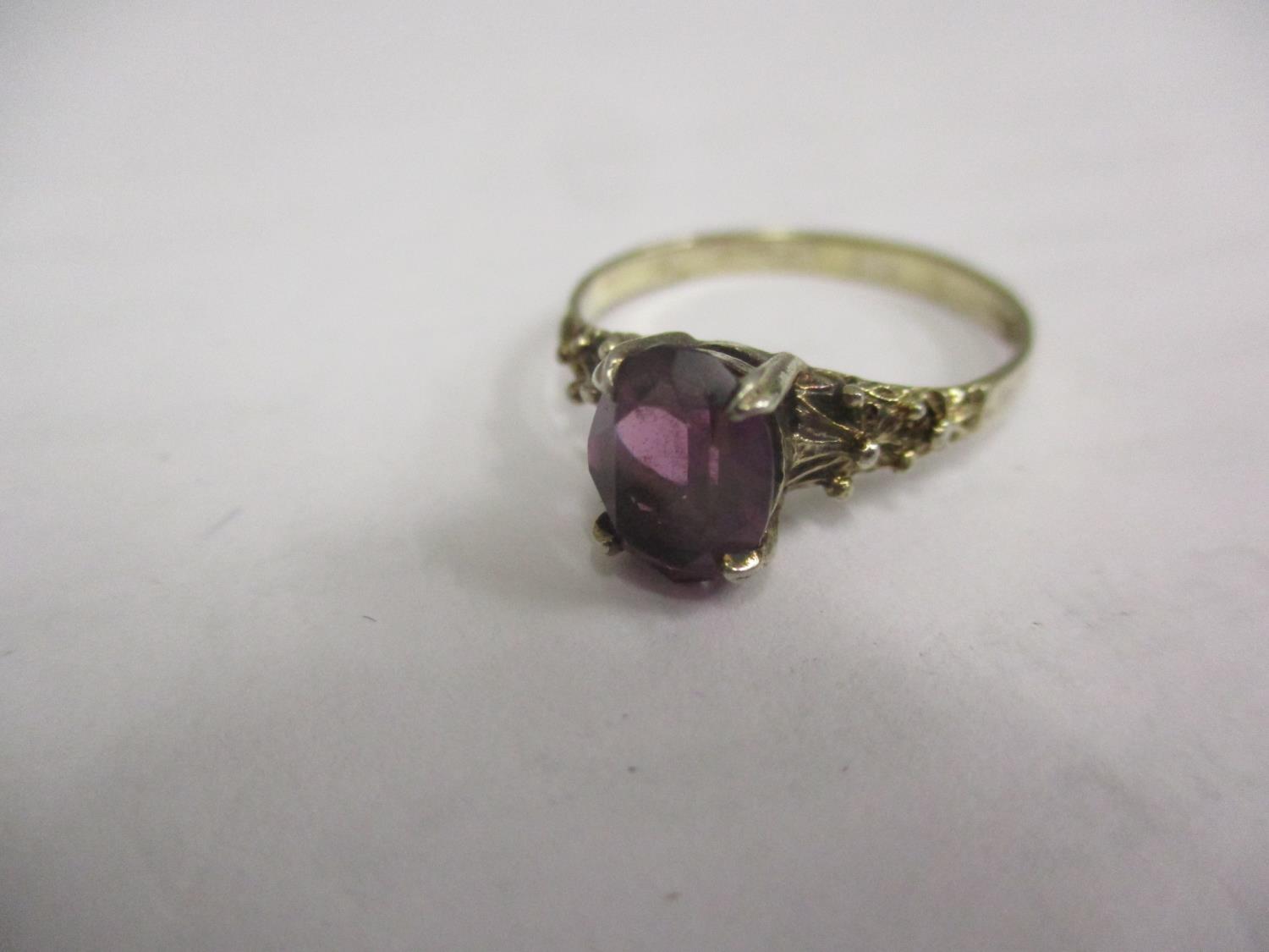 An 18ct gold and amethyst ring, total weight 1.55g