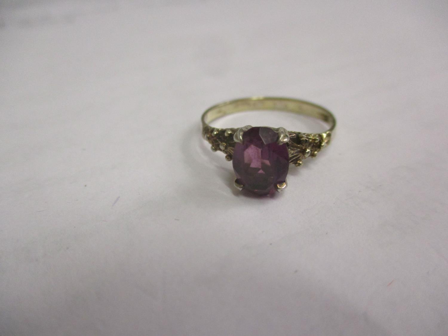 An 18ct gold and amethyst ring, total weight 1.55g - Image 2 of 3