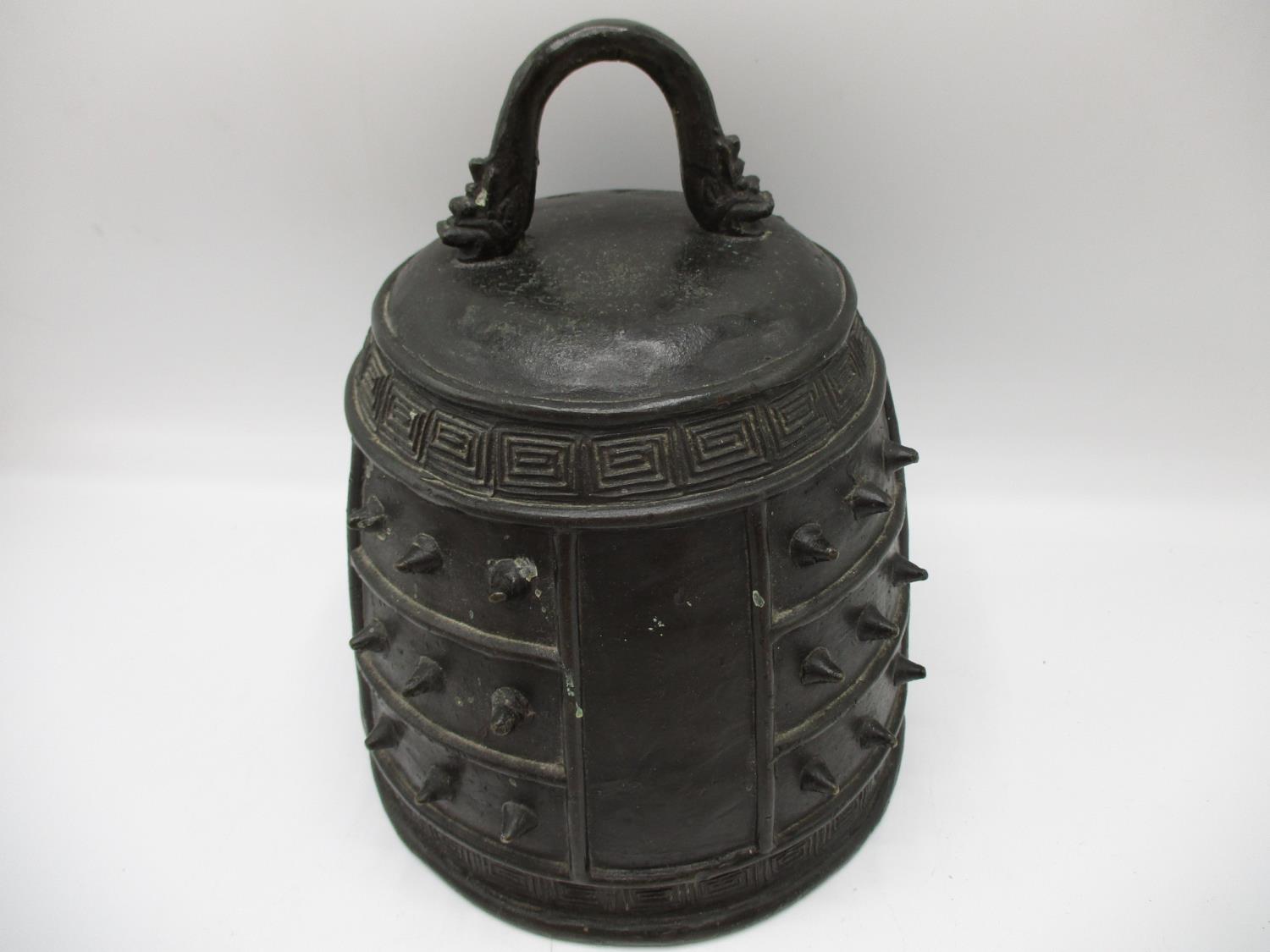 A Qing Dynasty Chinese bronze Bianzhong or chime bell with a twin mask handle, panels of - Image 5 of 7
