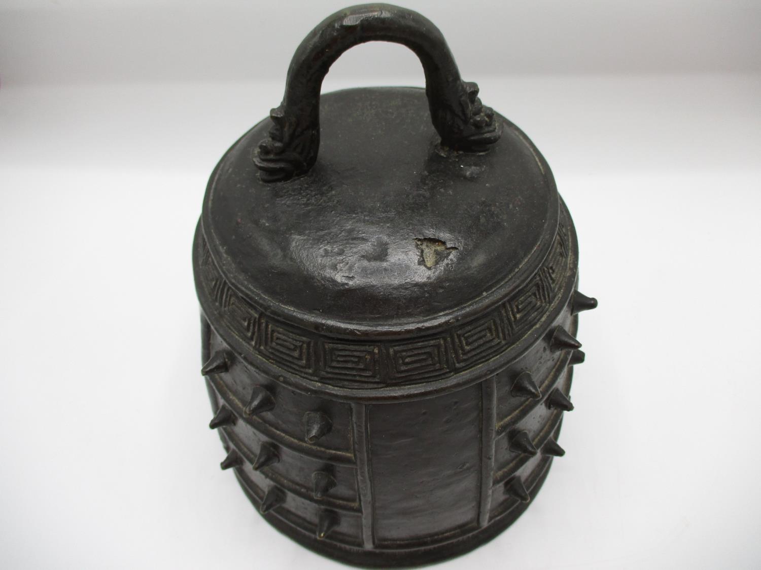 A Qing Dynasty Chinese bronze Bianzhong or chime bell with a twin mask handle, panels of - Image 7 of 7