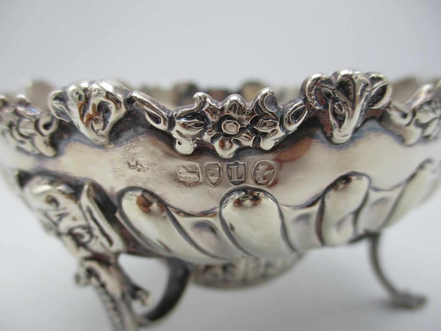 A Victorian silver footed sweetmeat dish by William Comyns & Sons, London 1886, with floral swags - Image 5 of 5