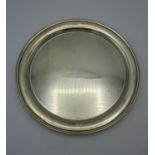 A George V silver salver by James Dixon & Sons, Sheffield 1932, of circular form, weight 472 g, 26