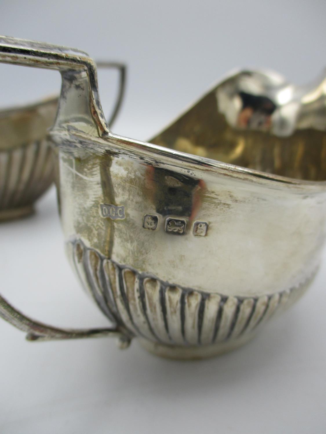 A matched pair of Edwardian silver sugar bowl and cream jug, both by Daniel George Colling, - Image 2 of 4