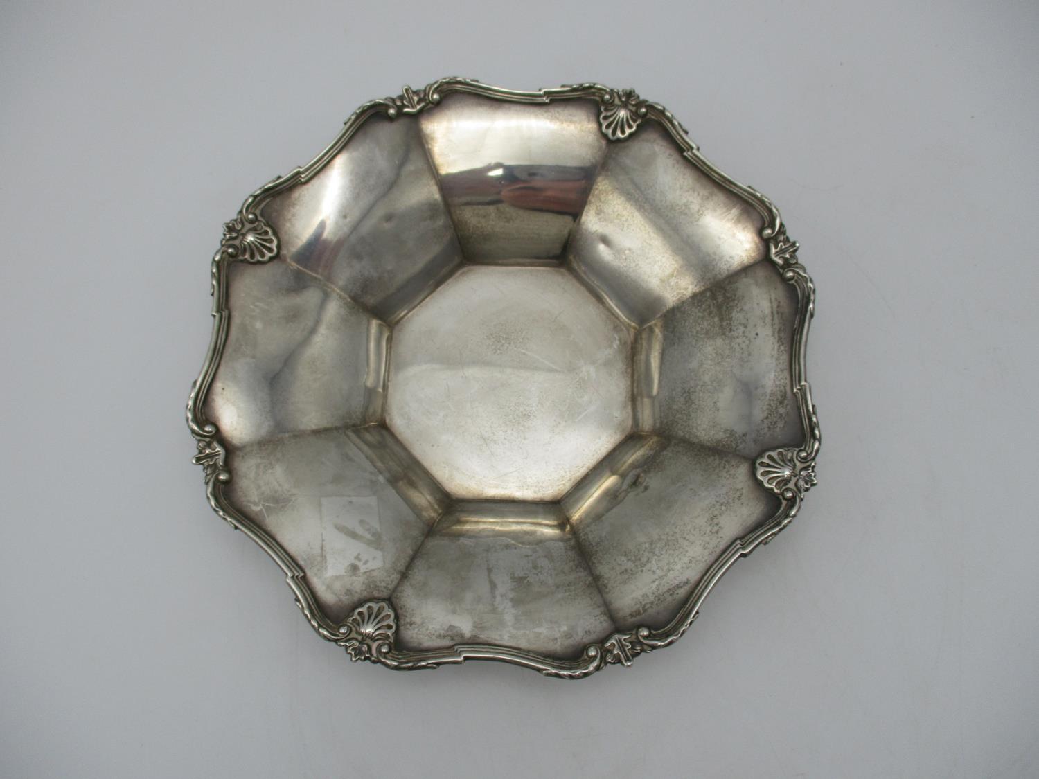 A George VI silver dish by Adie Brothers Ltd, Birmingham 1937, modelled with faceted everted