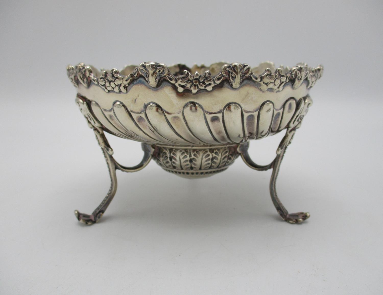 A Victorian silver footed sweetmeat dish by William Comyns & Sons, London 1886, with floral swags - Image 2 of 5