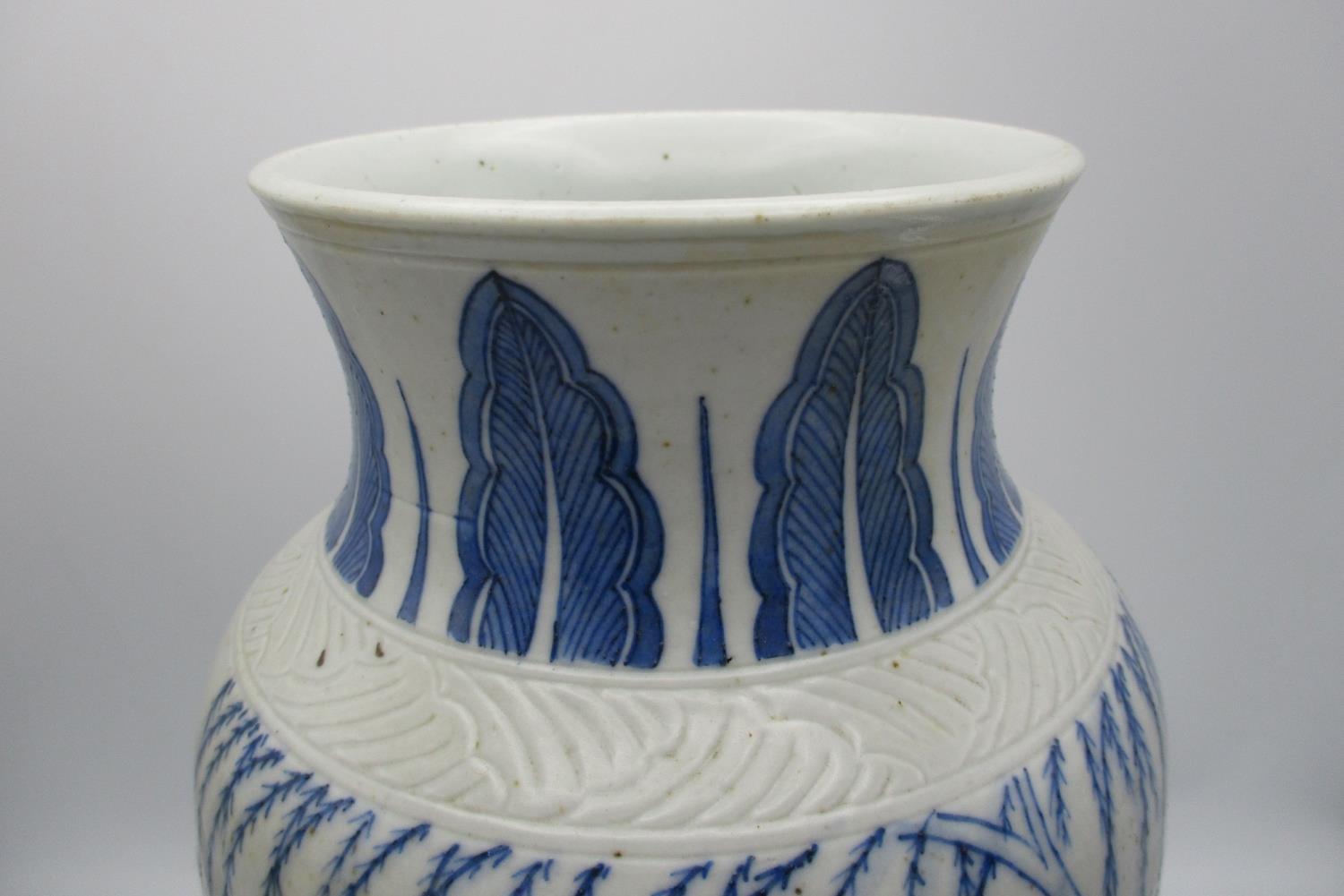 A Chinese Transitional blue and white porcelain sleeve vase - Image 3 of 15