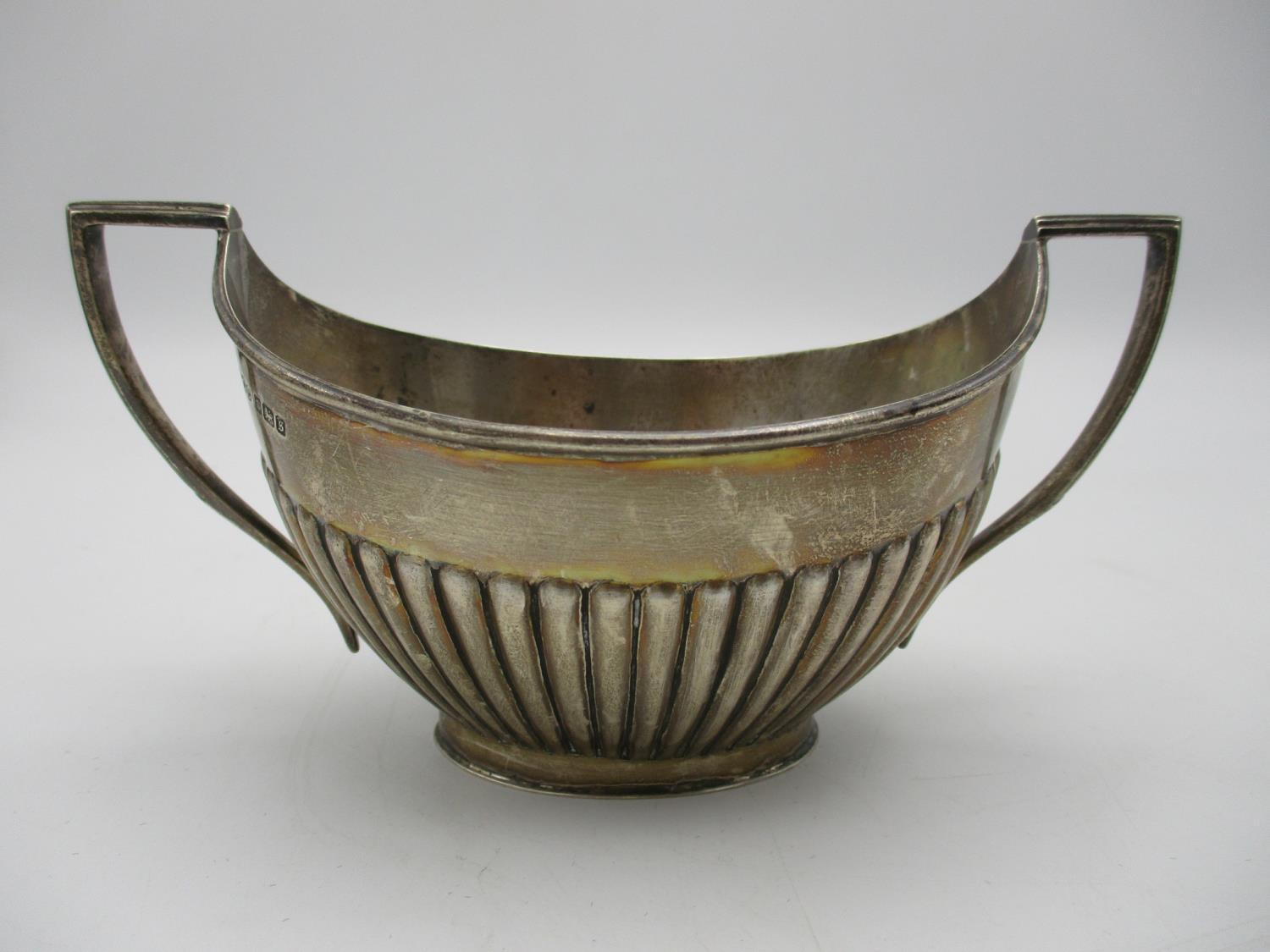 A matched pair of Edwardian silver sugar bowl and cream jug, both by Daniel George Colling, - Image 4 of 4