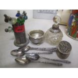 Silver and metalware to include a Chinese box, a salt, a perfume bottle, teaspoons and picks