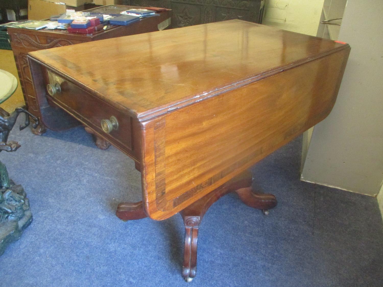 A Regency mahogany fall flap Pembroke table having a single drawer and a quadrofoil base, 73"h x