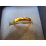 A 22ct gold wedding ring 2.95g