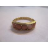 An 18ct gold coral ring 3.34g