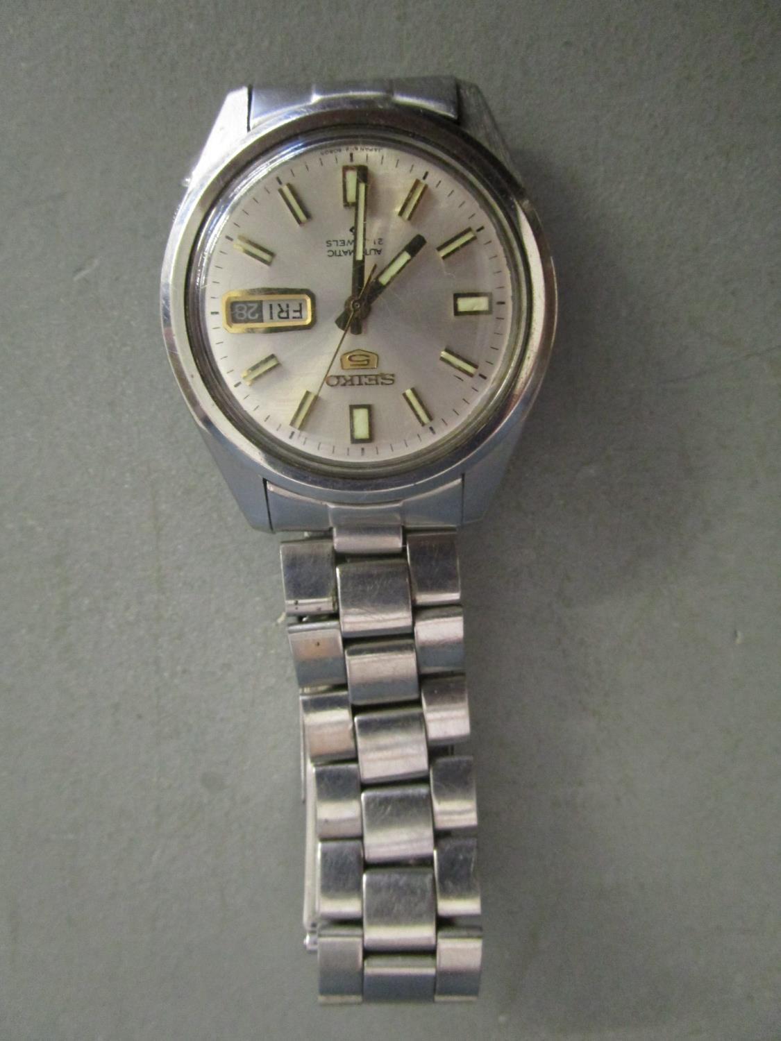 Seiko 5 automatic 21 jewel gents wristwatch with luminous bat markers and hands, date aperture at 3,