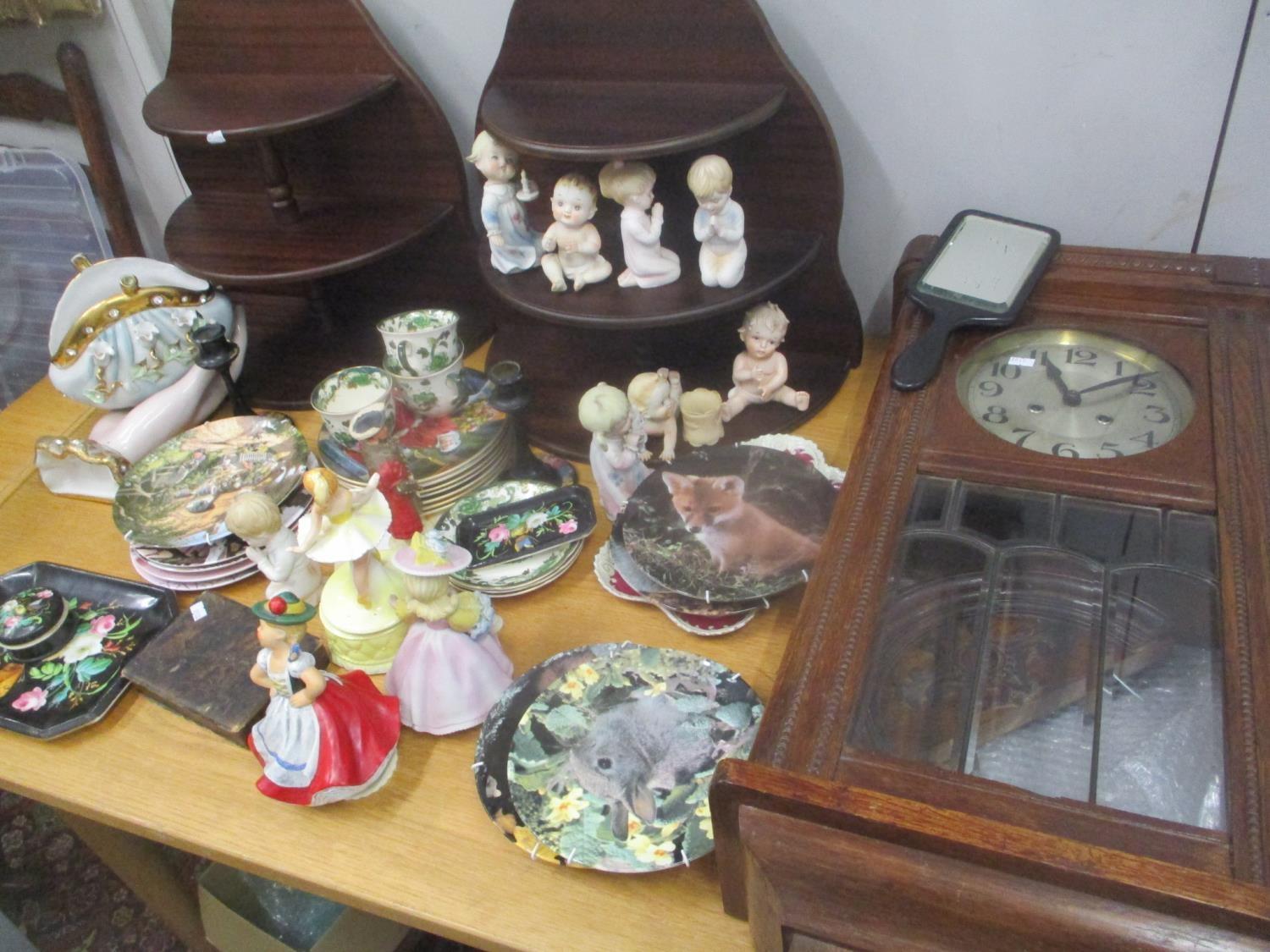 A mixed lot to include an early 20th century oak wall clock, Masons china, collectors plates and