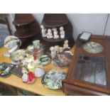 A mixed lot to include an early 20th century oak wall clock, Masons china, collectors plates and