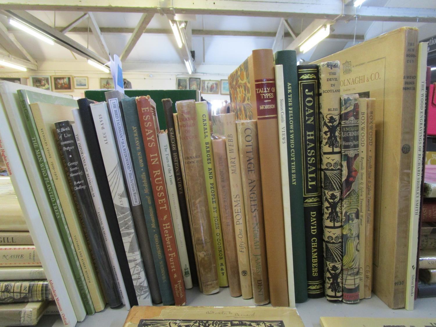 A quantity of books illustrated by or referencing work of various book illustrators and engravers by - Image 2 of 5