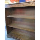 A mid 20th century oak bookcase with three shelves 97cm x 84cm x 30cm