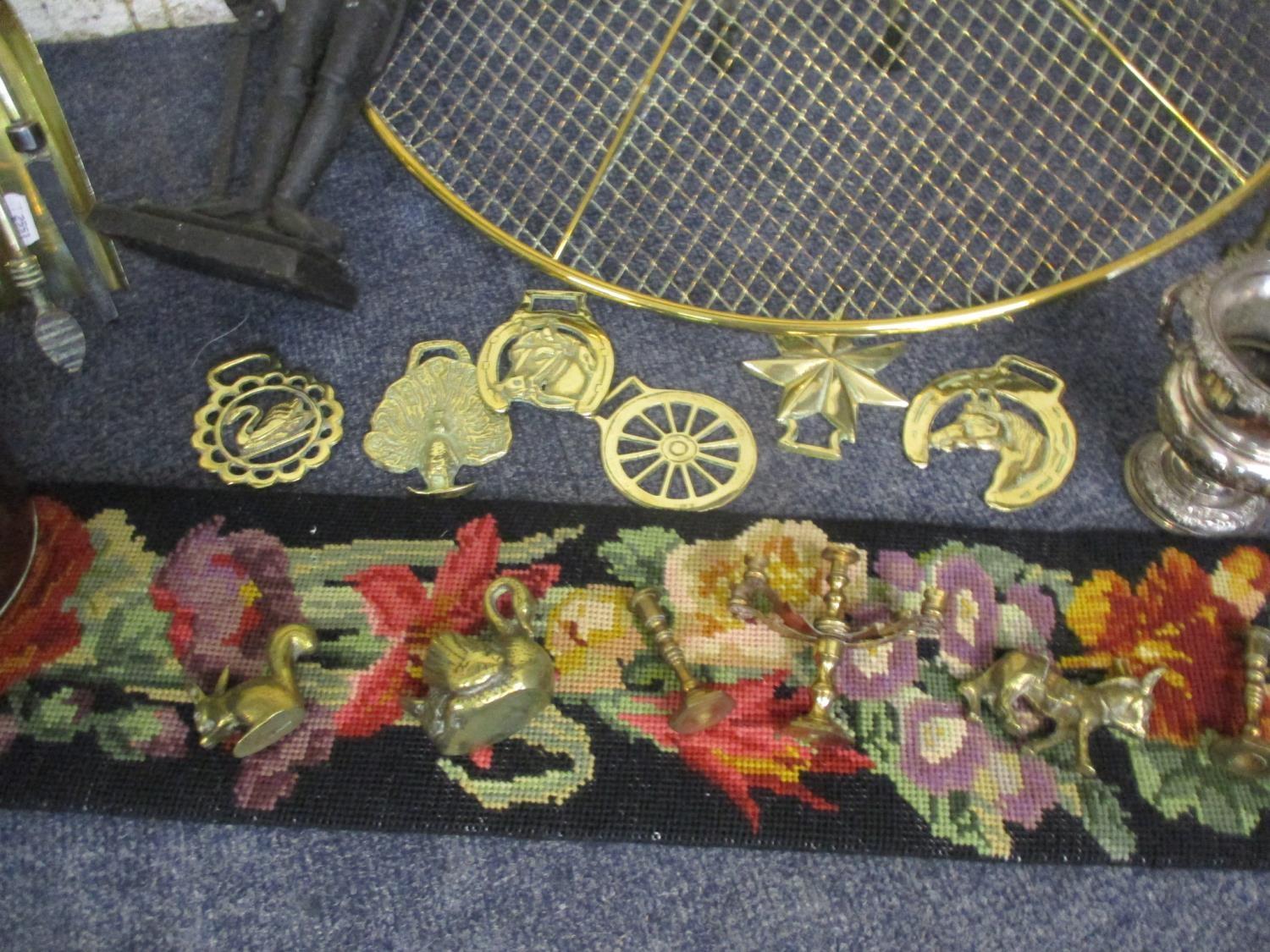 A quantity of brass fireside implements, guard and mixed metalware to include horse brasses. - Image 2 of 3