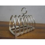 A silver toast rack with a loop handle, 12cm w, 182g