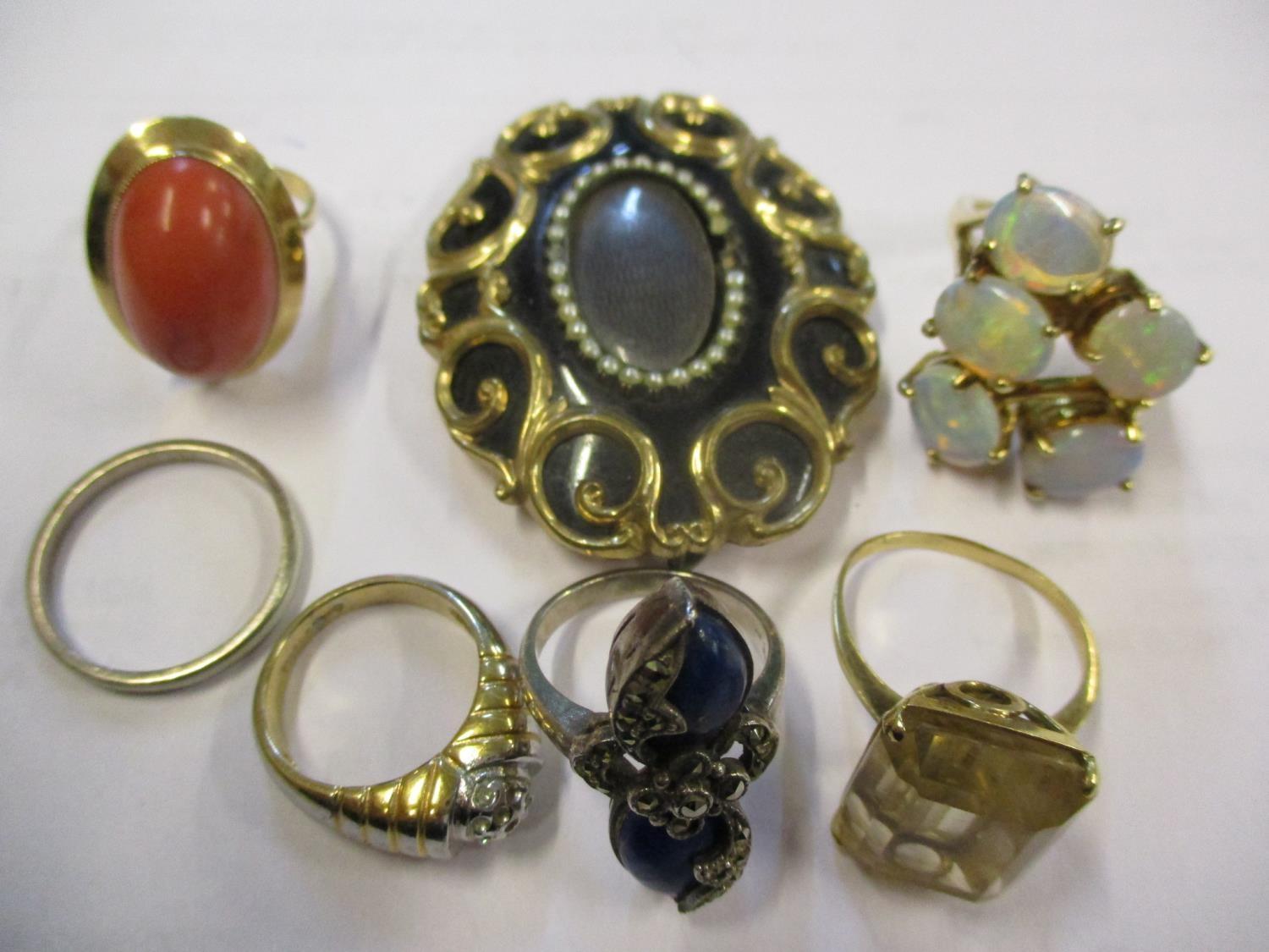 Yellow metal rings to include a silver gilt and five opal style ring, 5.1g together with a yellow