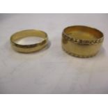 Two 9ct gold wedding bands 7.8g