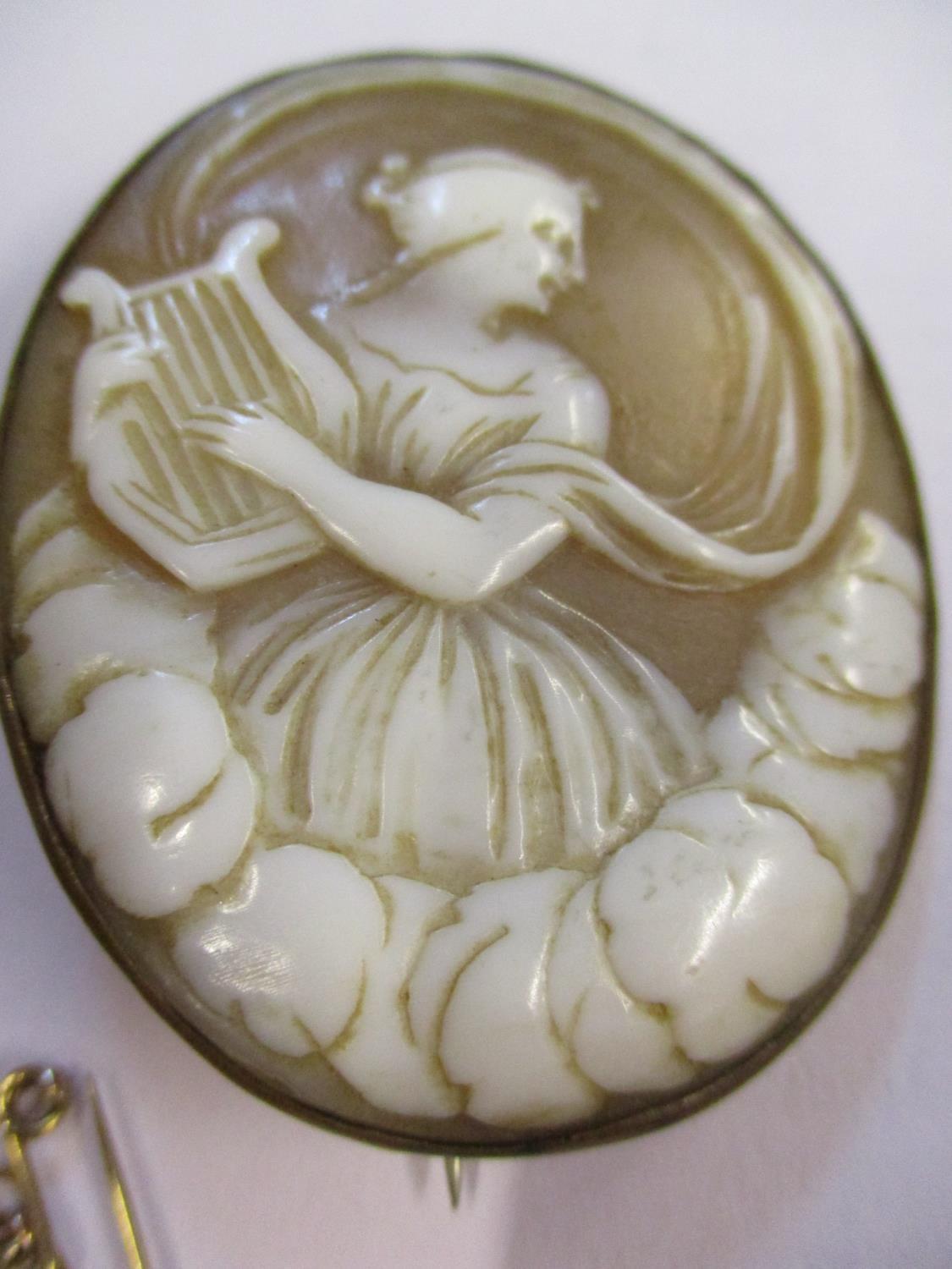 A 9ct gold and cameo bar brooch together with three cameo brooches - Image 2 of 5