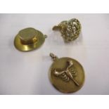 A quantity of 9ct gold jewellery comprising a pendant in the form of a top hat, a pendant with an