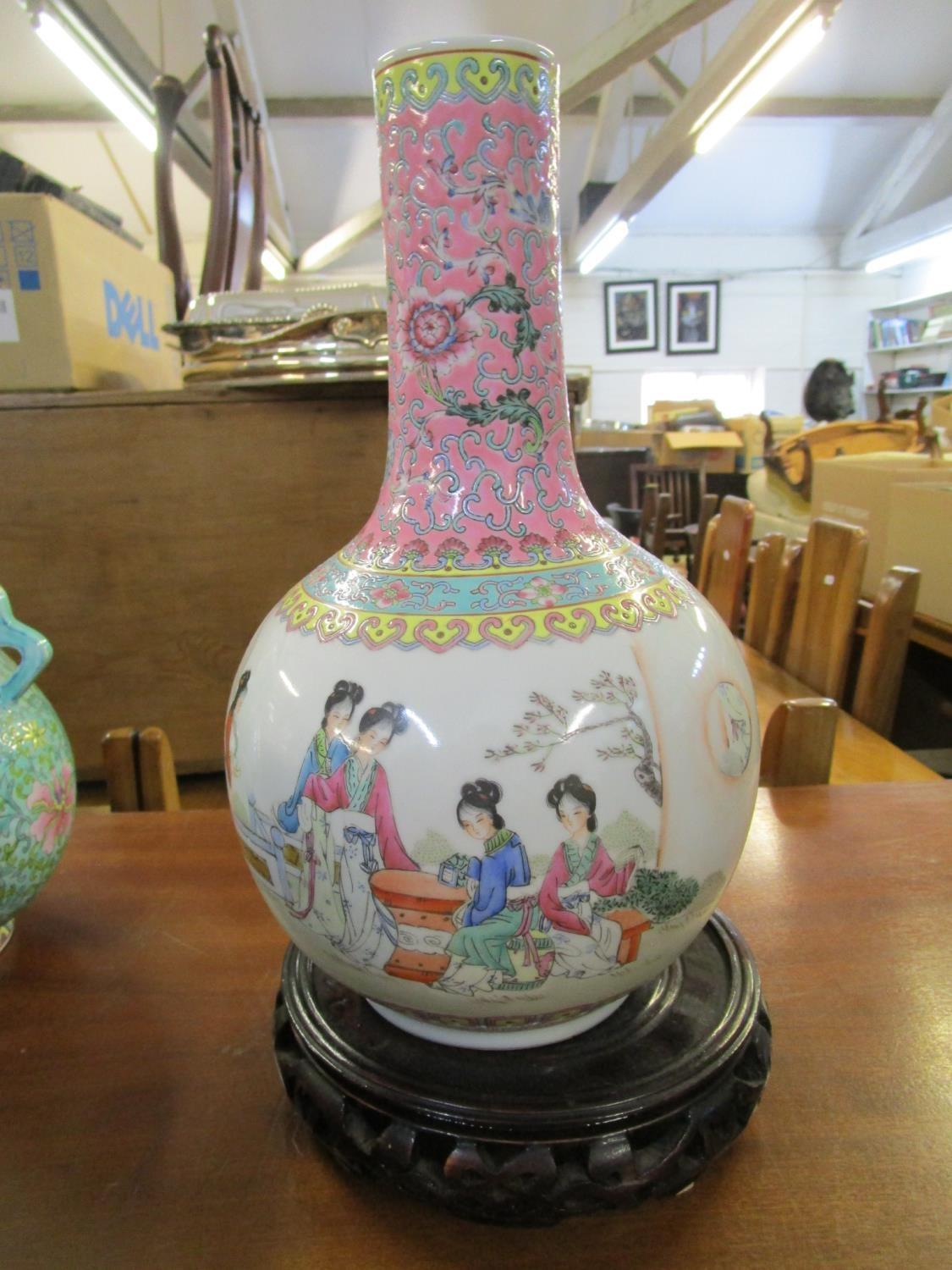 A group of mid century and later Chinese porcelain vases to include a twin handles vase - Image 6 of 7