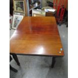 A late Victorian mahogany wind-out extending dining table on slender reeded legs 70cm h x 150cm l