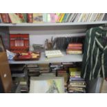 A mixed lot to include a cased Oneida cutlery set, mixed Reader's Digest books, and other items